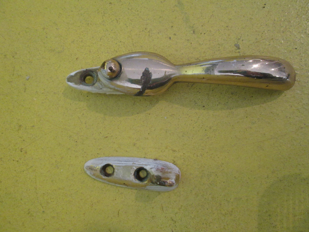 Modern Windlock Fasters with Oval Plate & Rounded Handles 55Lx 16W/Lever 100L x 25H