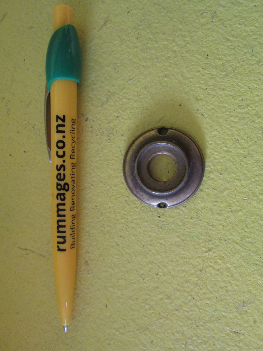Skirted Rim Lock Door Rose 35-45-51 x 18-19 Dai