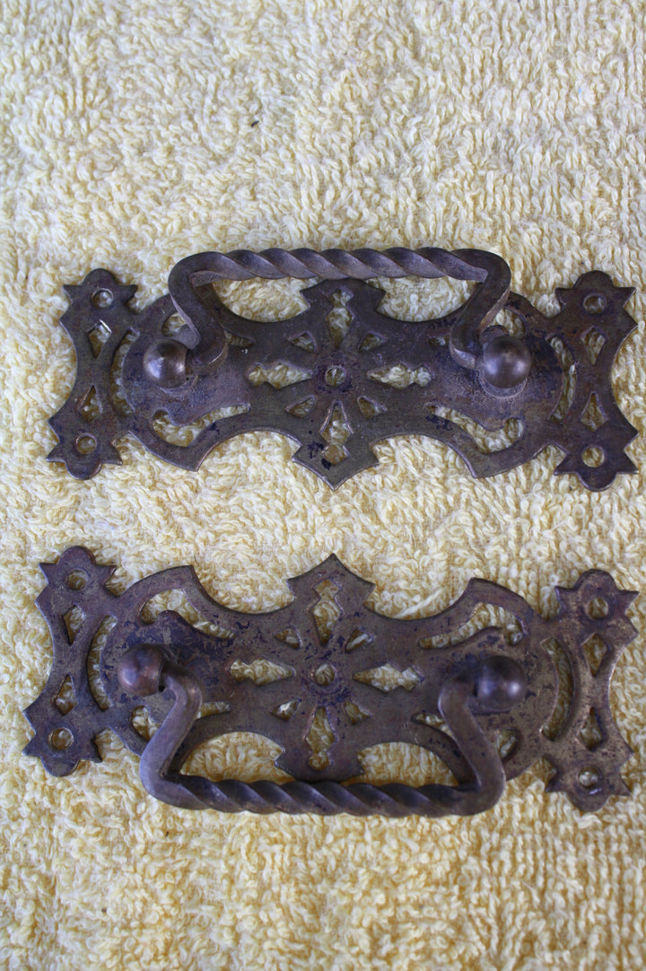 Ornate Lace Draw Pull