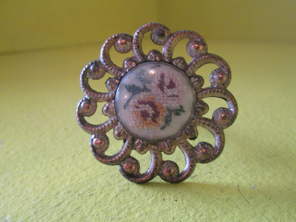 Paisley Knob with Peach & Yellow Pansy in Cross Stitch in Centre 47D x 20H