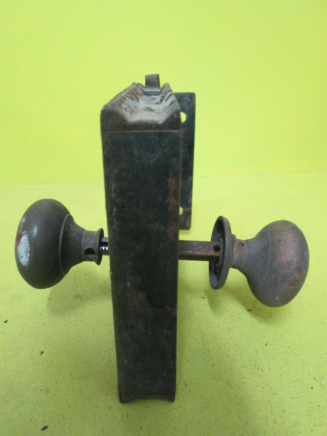 Victorian Box Lock with Handle & Privacy Bolt(100 Axial) 150L x 105W x 25D/45D x 40H