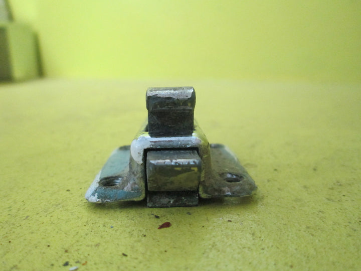 Retro Thumb Pull Kitchen Cupboard Latch 36L x 36W x 12D