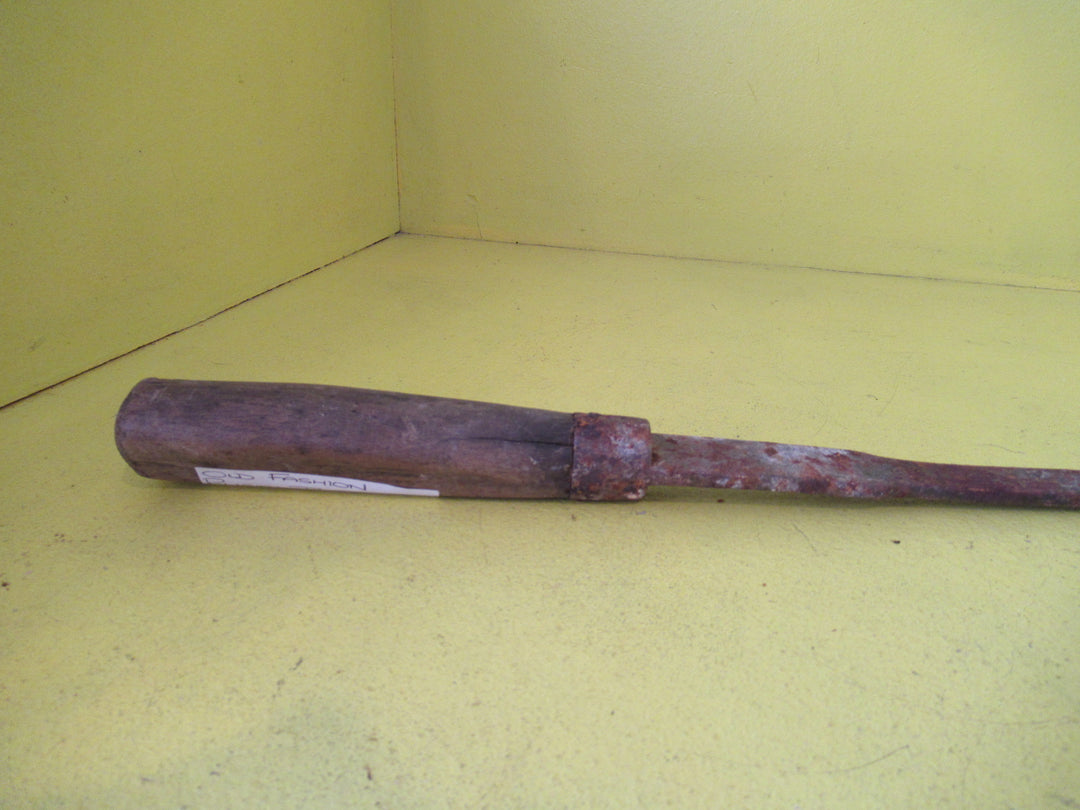 Old Fashioned Rusty Tool ??