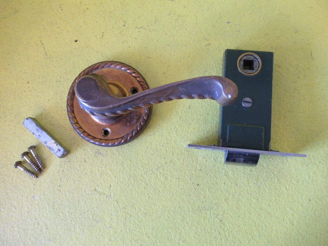 Retro Brass Lever Door Handle with Ornate Swirl Decoration  65W x 55D/Yale Catch Lever 95L