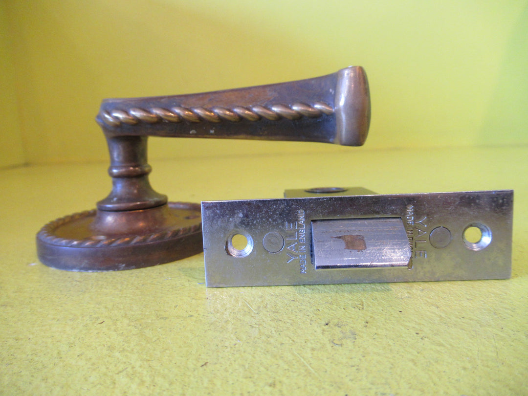 Retro Brass Lever Door Handle with Ornate Swirl Decoration  65W x 55D/Yale Catch Lever 95L