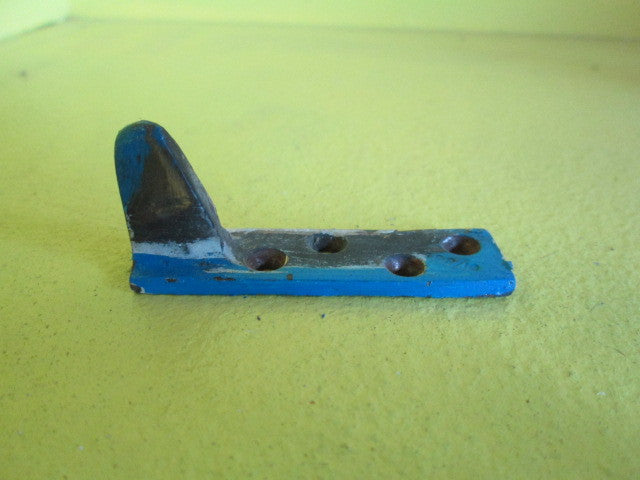 Catches with Triangle Locking Pin