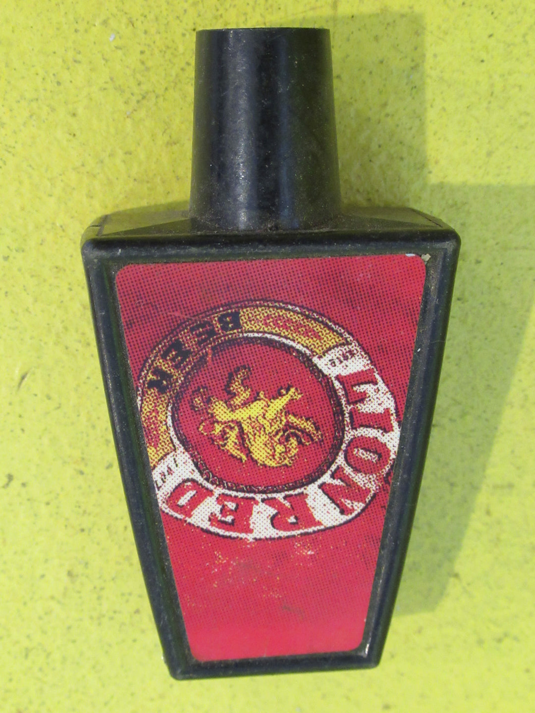 Antique Lion Red Beer Pourer Caps