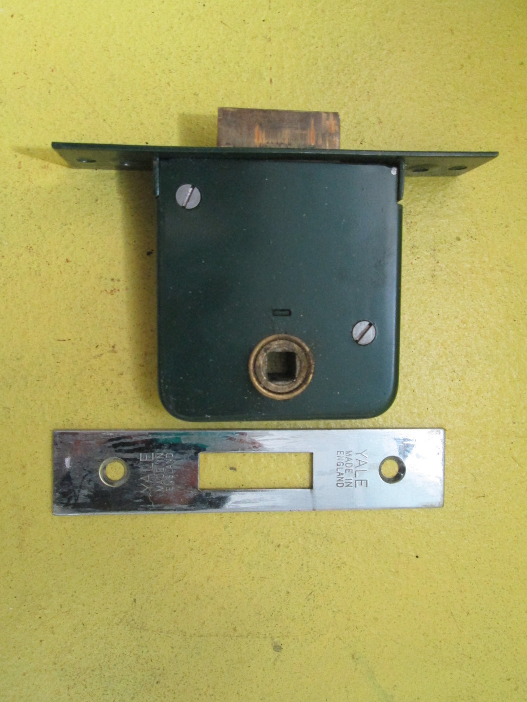 Yale Mortice Lock with a Wide Tongue 60 Axial 120L x 25W/76D x 70W
