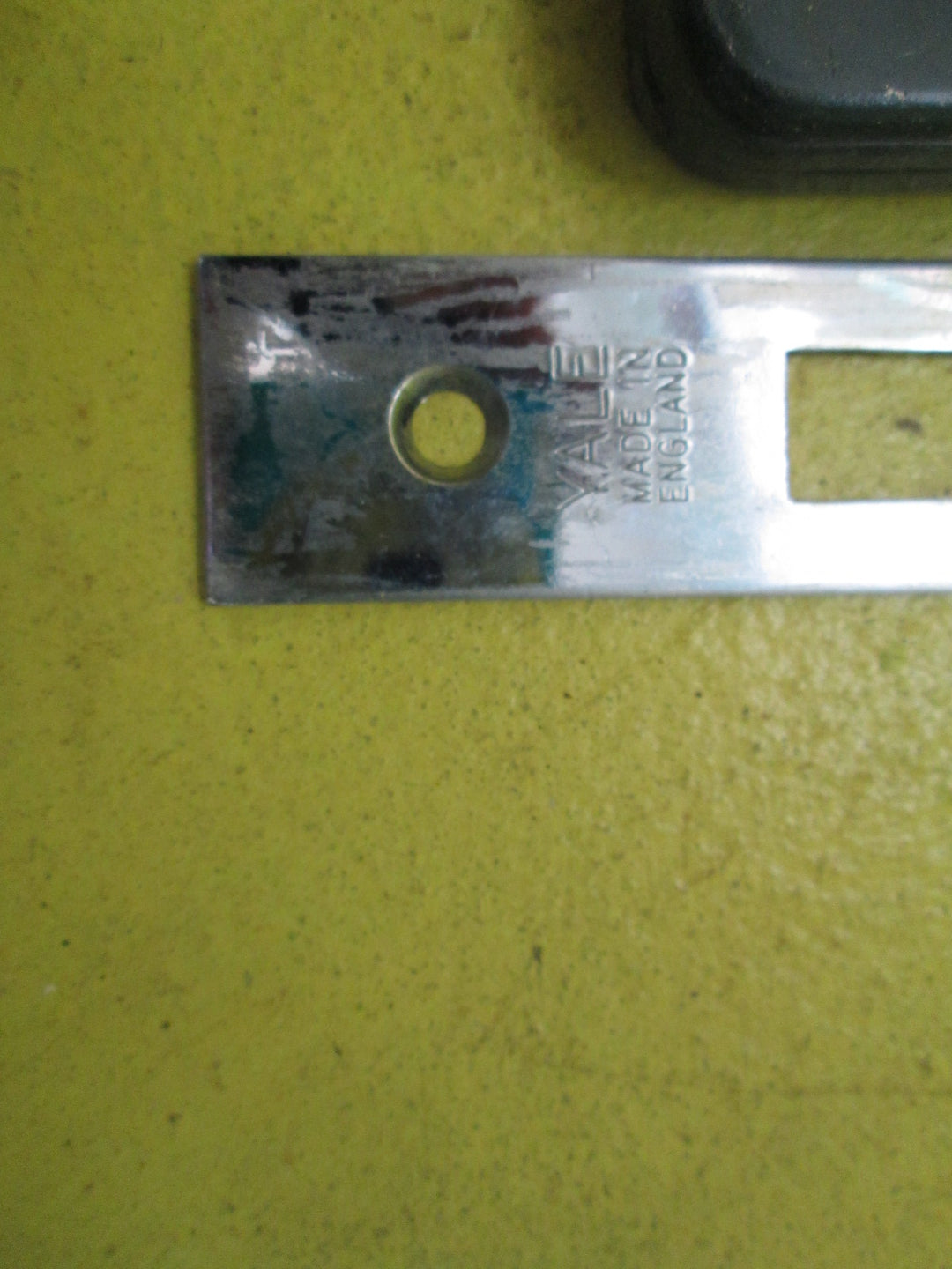 Yale Mortice Lock with a Wide Tongue 60 Axial 120L x 25W/76D x 70W