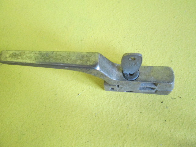 Aluminum Catches with Key(140L x 30H)