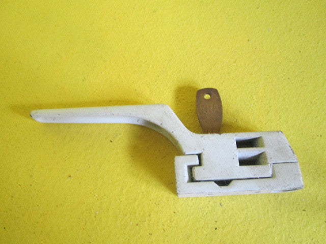 Aluminum Catches with Key(140L x 30H)