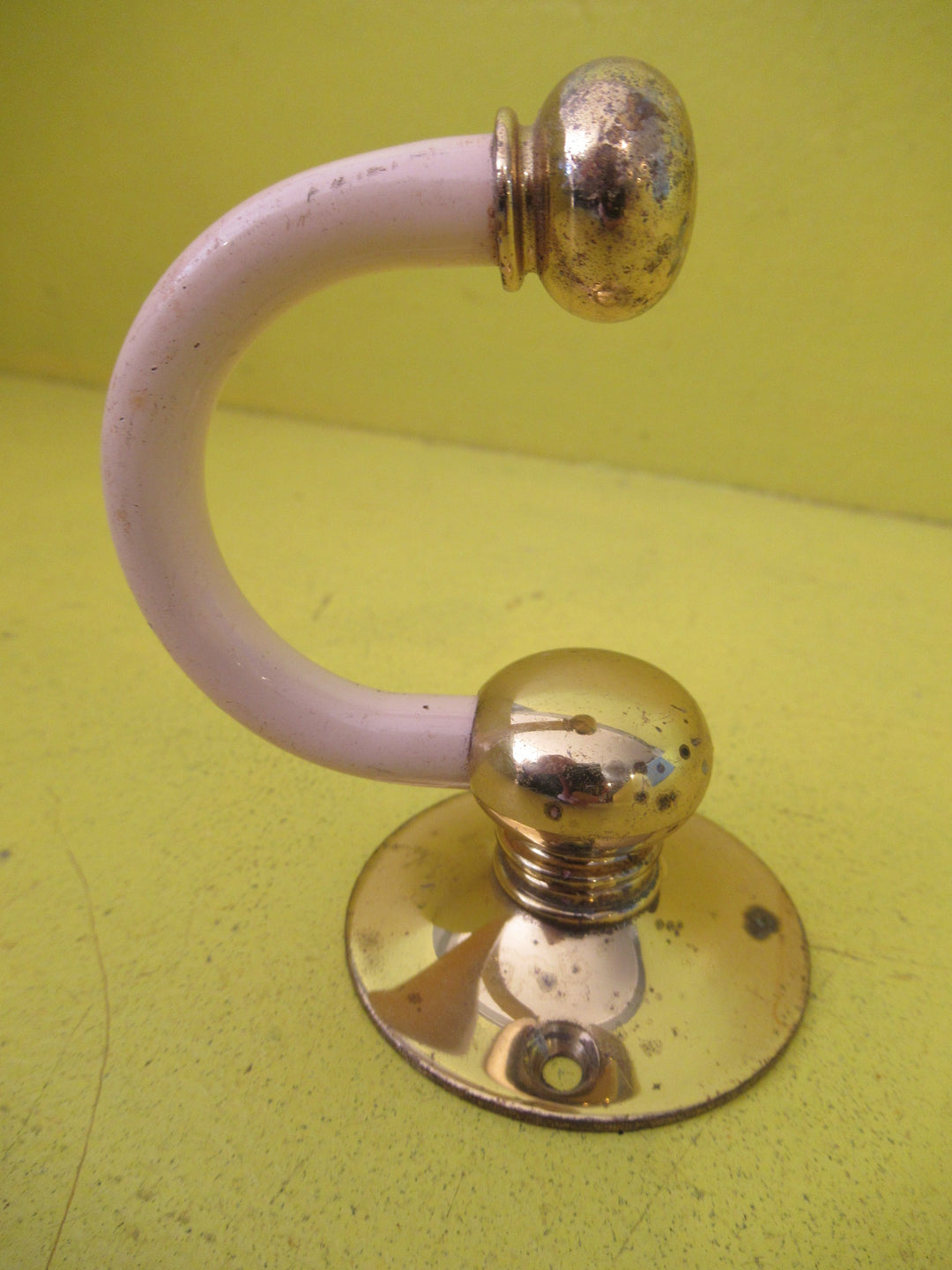 Pale Pink & Gold Hook  85D x 52W x 65H