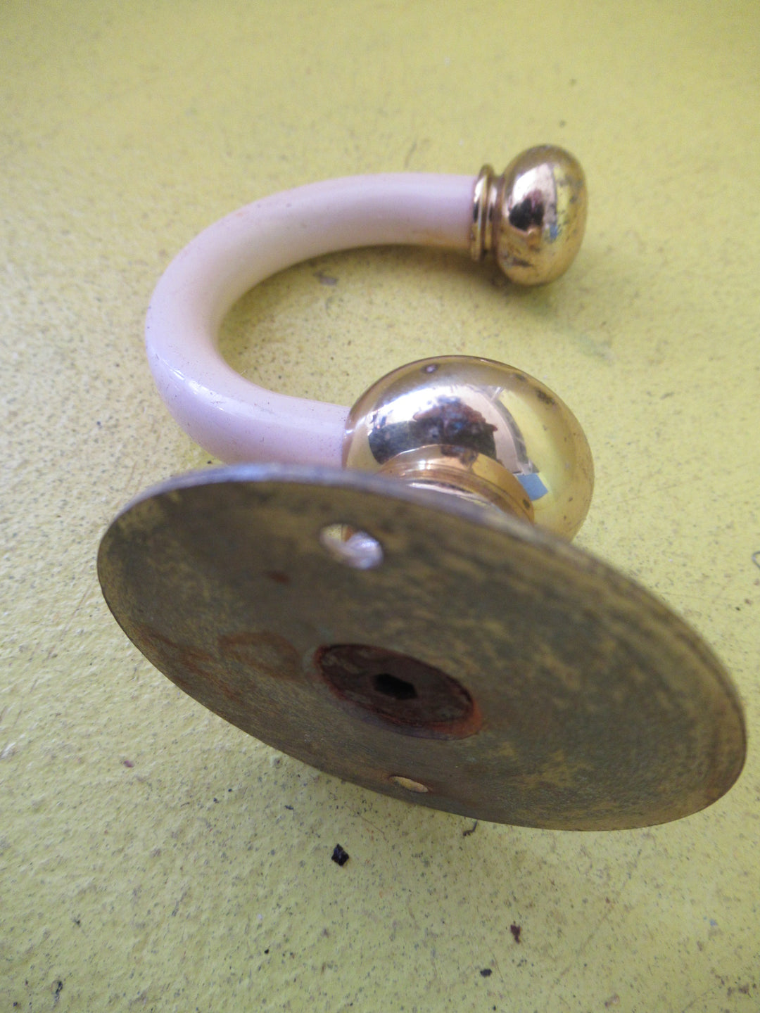 Pale Pink & Gold Hook  85D x 52W x 65H