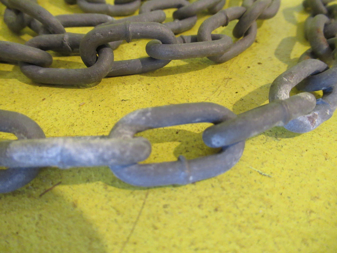Light Galvanised linked Chain   1640L