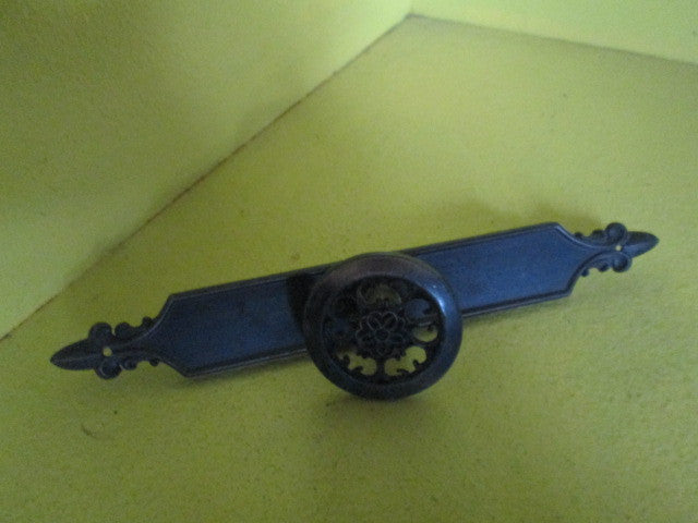 Draw Knobs with Ornate Plate
