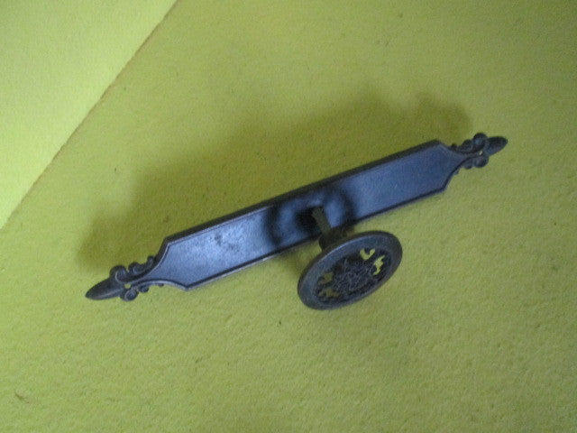 Draw Knobs with Ornate Plate