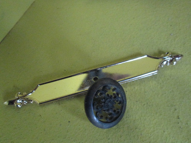Draw Knobs with Ornate Plate