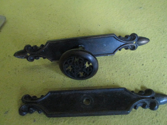 Draw Knobs with Ornate Plate