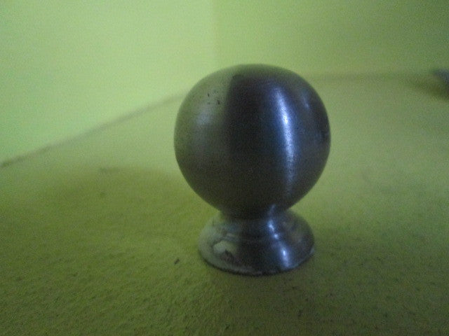 Various Vintage Knobs