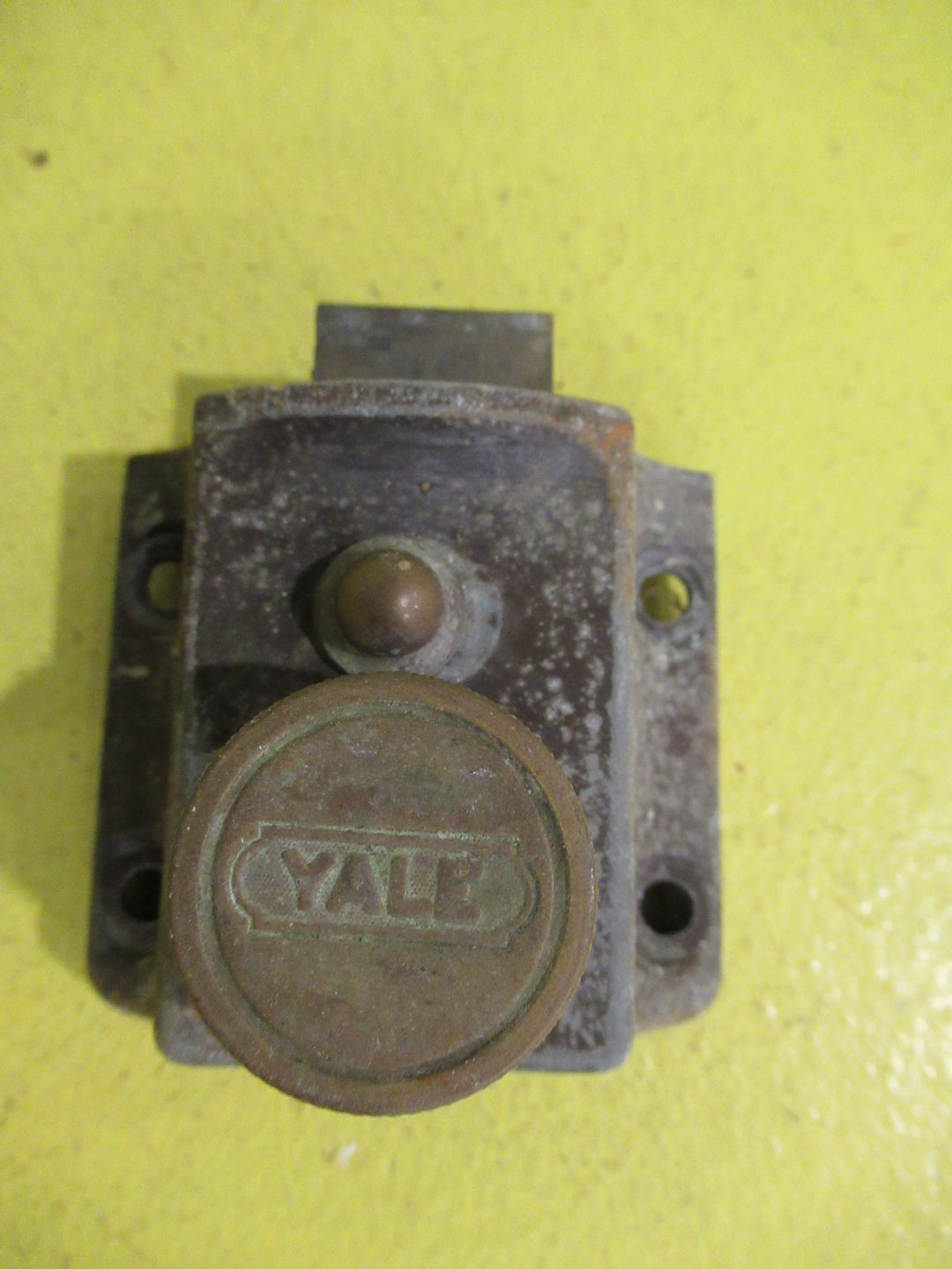 Yale Short Plate Night Latch   57W x 67H x 36D