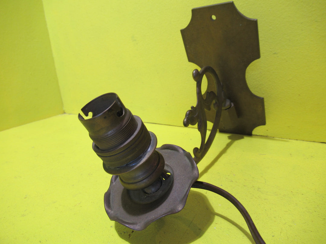 Victorian Style Brass Single Swivel Wall Sconce   155H x 75W x 190D