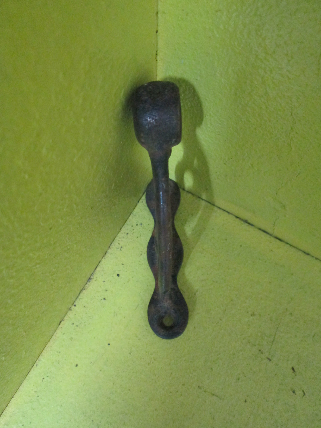 Vintage Cast Iron Ornate Rail Holder 90D x 80L x 20W
