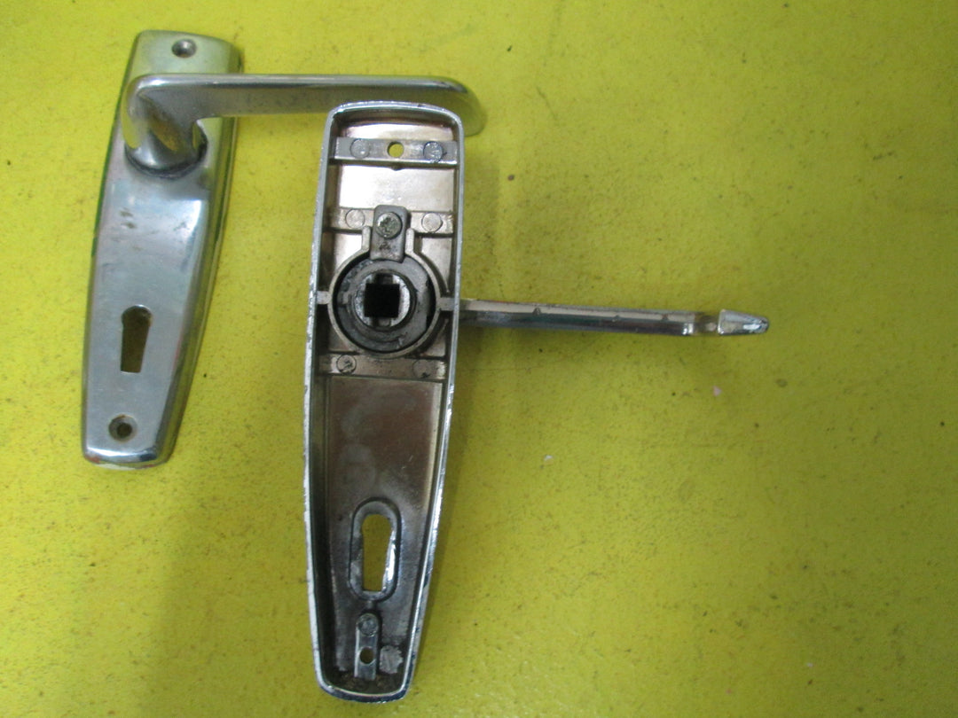 Triangle Retro Lever Handle Latch & Door Handle 147L x 39W/Lever 40H x 110L
