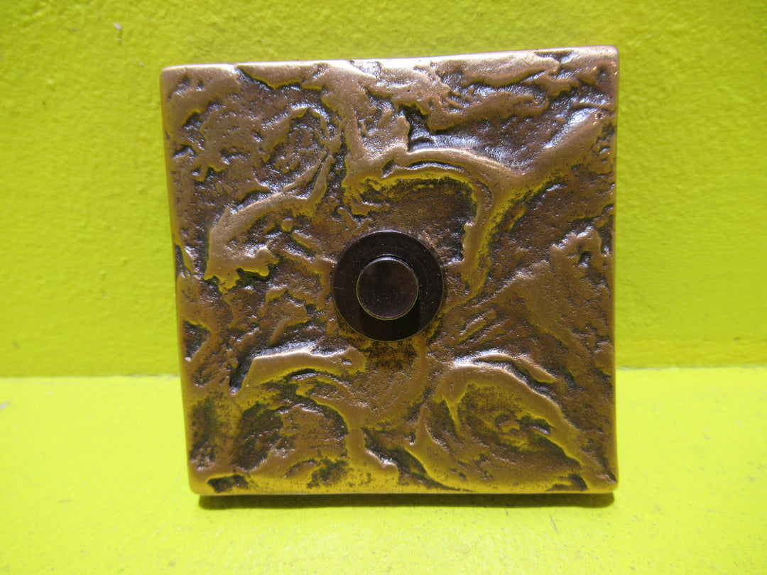 Polished Brass Push Button Door Bell with Name Plate   77 Dia