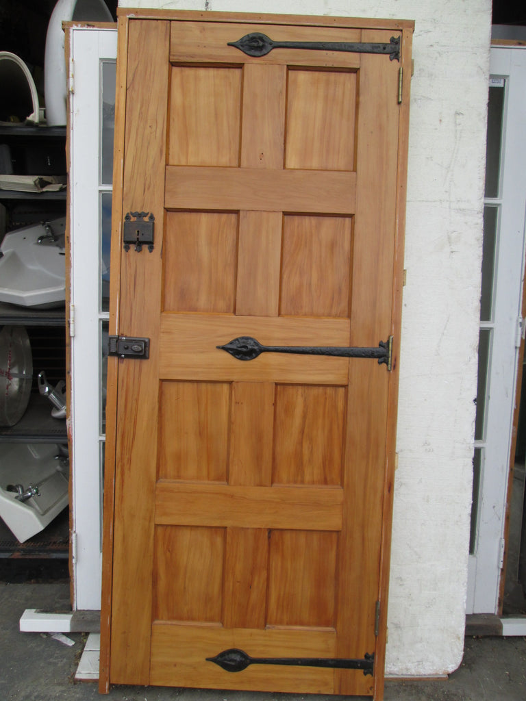 8 Panel Gothic Style Door with moulded Leaf Hinges, Thumb Lift Key Lock and Night Latch Frame 2080H x 880W/Door 2020H x 810W