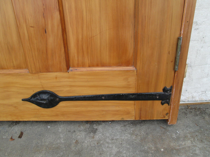 8 Panel Gothic Style Door with moulded Leaf Hinges, Thumb Lift Key Lock and Night Latch Frame 2080H x 880W/Door 2020H x 810W