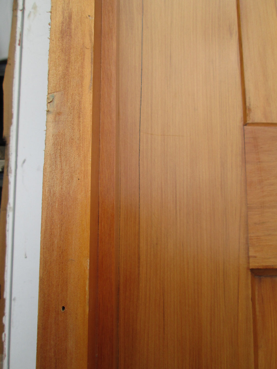 8 Panel Gothic Style Door with moulded Leaf Hinges, Thumb Lift Key Lock and Night Latch Frame 2080H x 880W/Door 2020H x 810W
