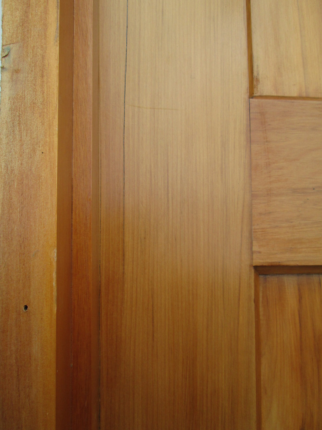 8 Panel Gothic Style Door with moulded Leaf Hinges, Thumb Lift Key Lock and Night Latch Frame 2080H x 880W/Door 2020H x 810W