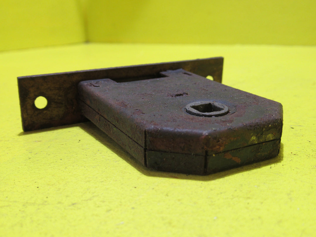 Wide Tongue Mortice Lock   95L x 22W / Body 77W x 50H x 12D   Axial 55