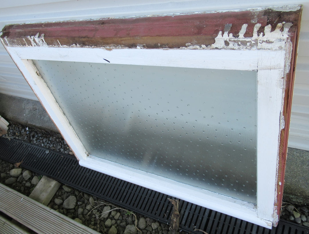 1 Lite Middle Sash with Antique Star Glass   590H x 760W