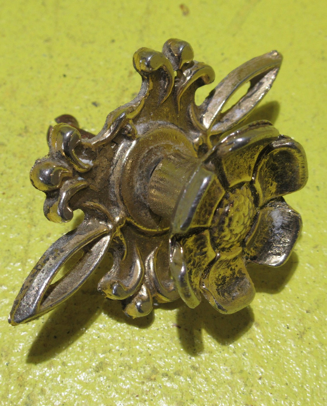 Retro Metal Brass Effect Knob with Fancy Plate & Flowery Handle