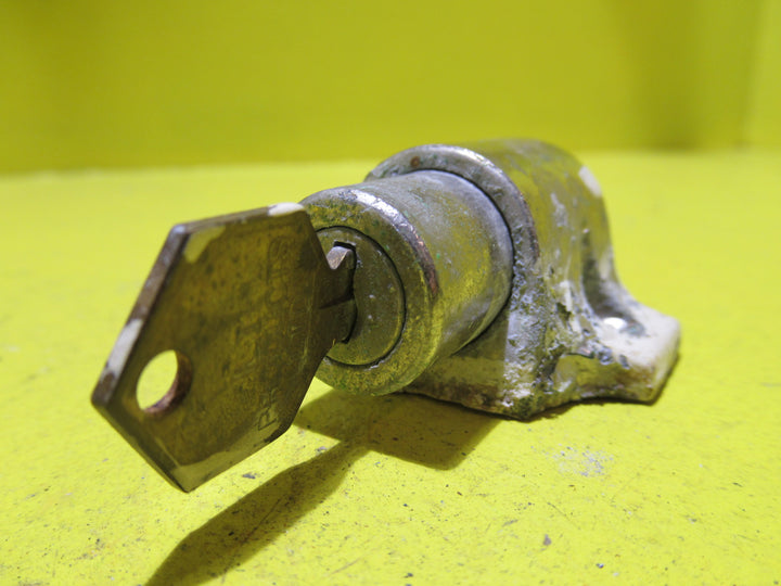 Round Barrel with Key for Door/Window Lock   40H x 40W x 25D