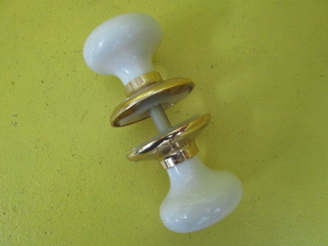 White Porcelian Door Knobs (65D)
