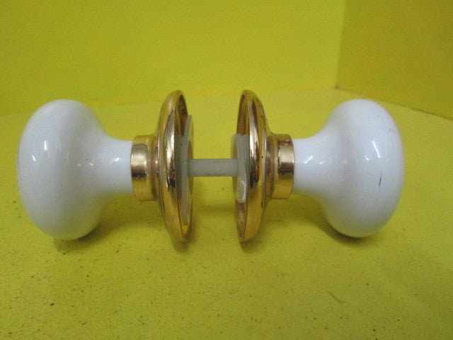 White Porcelian Door Knobs (65D)