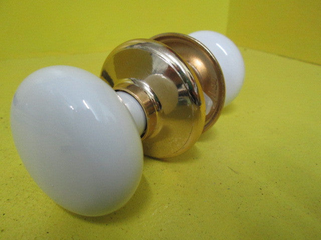 White Porcelian Door Knobs (65D)
