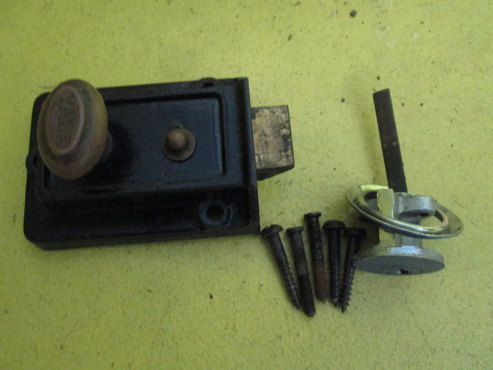 Yale Round Rectangle Thumb Turn Snib Night Latch  92L x 68W x 28H