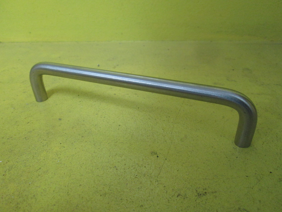 Carlisle Brass - Chrome Plated Fingertip D Pull Handles 119-169-210L x 32-37H x 9D