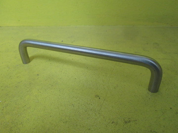 Carlisle Brass - Chrome Plated Fingertip D Pull Handles 119-169-210L x 32-37H x 9D