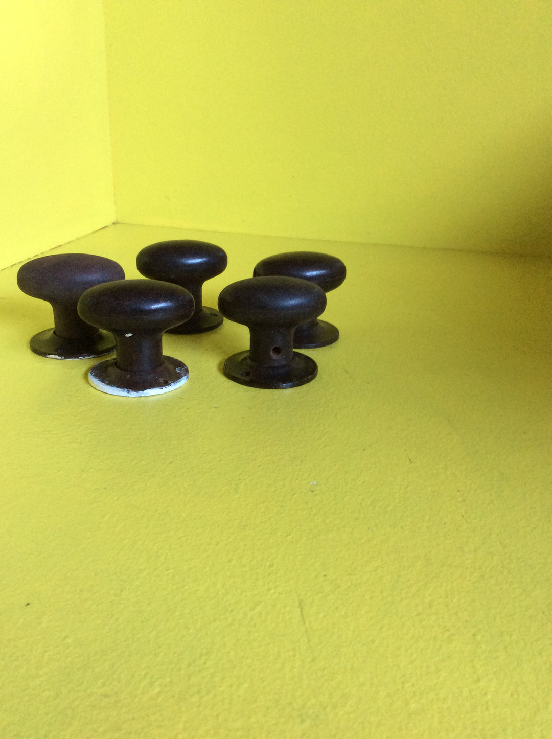 Oval Brown Bakelite Knob Handle with Circular Door Plate
